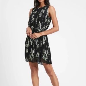 NWT Banana Republic Women’s Black Floral Sleeveless Pleated Georgette Dress